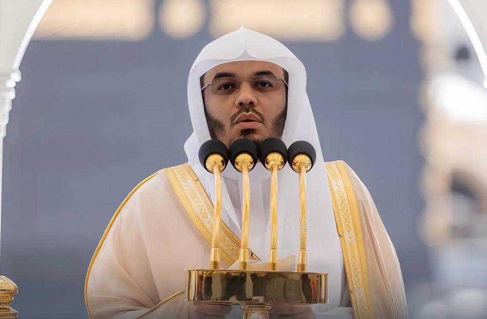 تحذير إمام الحرم.. الإفراط في استخدام وسائل التواصل الرقمي خطر يهدد النفوس