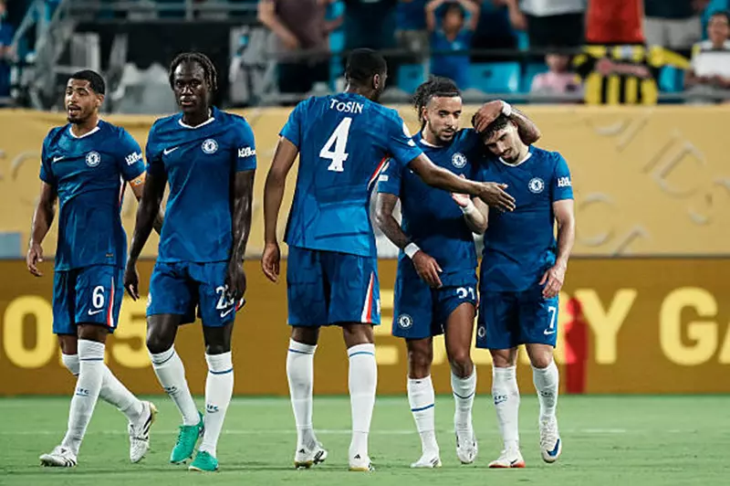 تحركات بيرنلي في سوق الانتقالات.. يضم لاعباً من تشيلسي ويقترب من التعاقد مع آخر