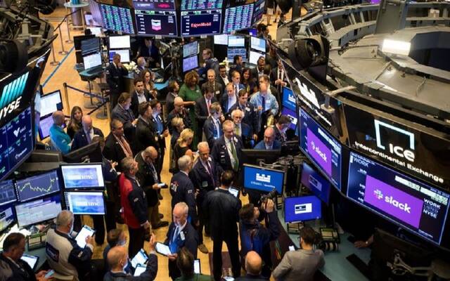 تراجع في مؤشرات الأسهم الأمريكية مع تصاعد القلق حول سوق العمل وتحركات ترامب التجارية في 2025