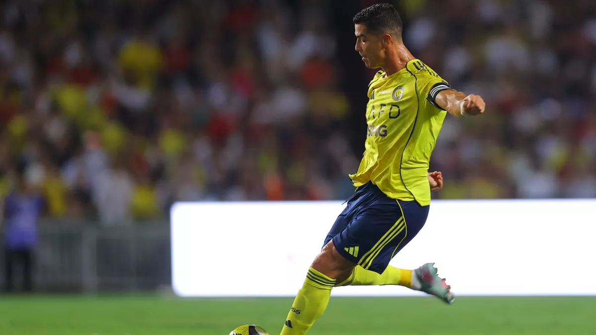 تعاطف لاعب الاتحاد مع كريستيانو رونالدو إثر تعثره الطريف في السوبر السعودي 2025
