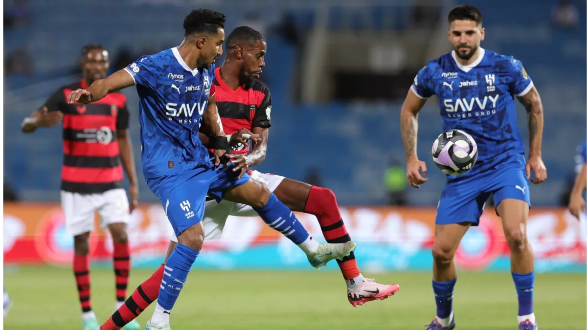 تعرف على الطاقم التحكيمي لمباراة الهلال والنصر في انطلاقة دوري روشن 2025