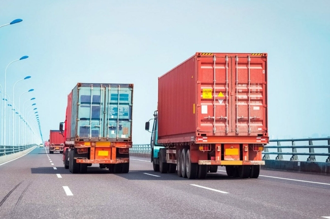 تعرف على المواعيد الجديدة لمنع سير الشاحنات على الطرق الرئيسية لعام 2025