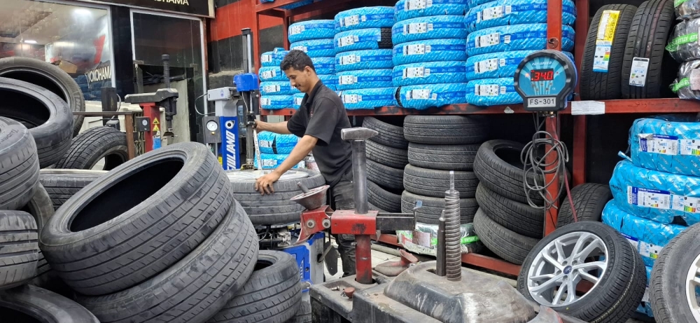 تغيير وفحص الإطارات بانتظام خلال صيف 2025.. خبراء يشددون على أهمية الوقاية من الأعطال