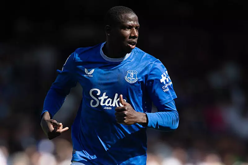 تقارير تكشف.. دوكوري يقترب من نيوم في الصفقة الثانية عشر لحجازي