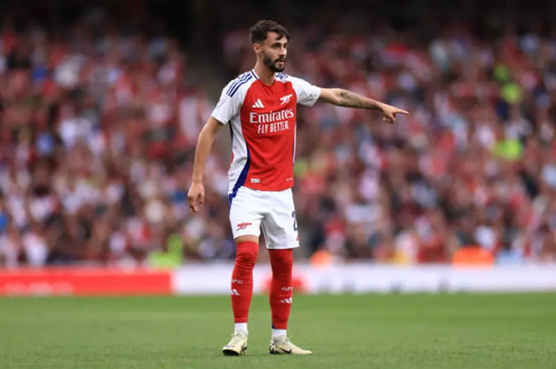 تقارير صحفية.. نادٍ ألماني يعتزم التعاقد مع فابيو فييرا لاعب أرسنال