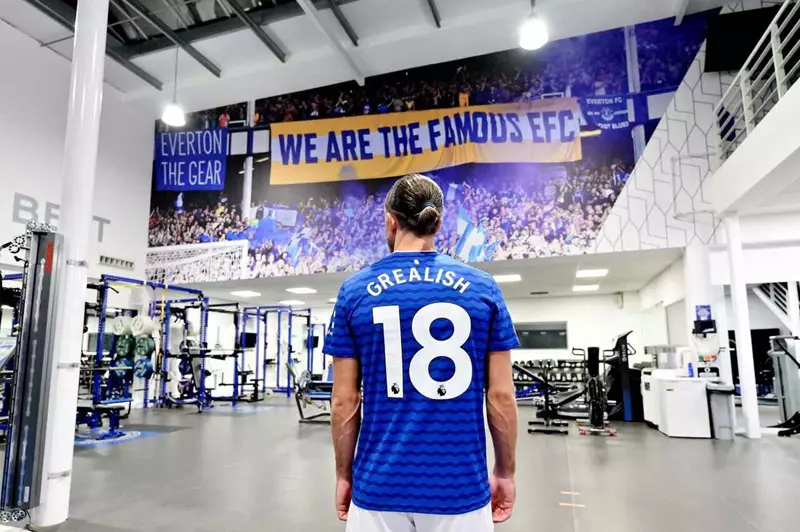 جريليش يكشف سبب تفضيله القميص رقم 18.. ويعبّر عن سعادته بالانضمام إلى إيفرتون في 2025