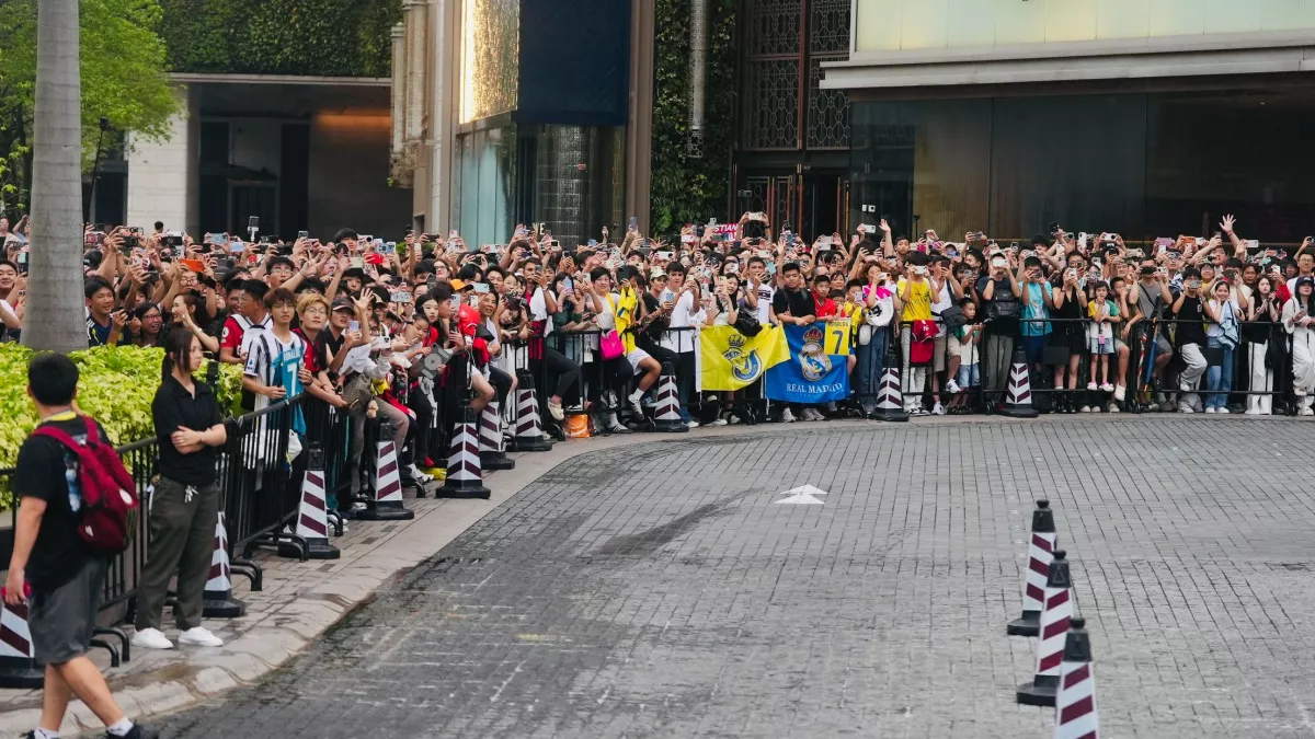 جماهير بالنصر في هونج كونج ترتدي الأحمر والأبيض لدعم فريقها أمام الاتحاد.. القصة الكاملة في 2025