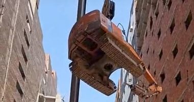 جيزة تزيل 4 حفارات من على أبراج اللبيني المخالفة في 2025