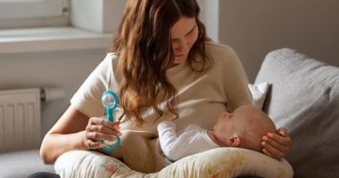حقيقة تناول الأدوية للمرضعات.. تصريح رسمي من هيئة الدواء المصرية 2025