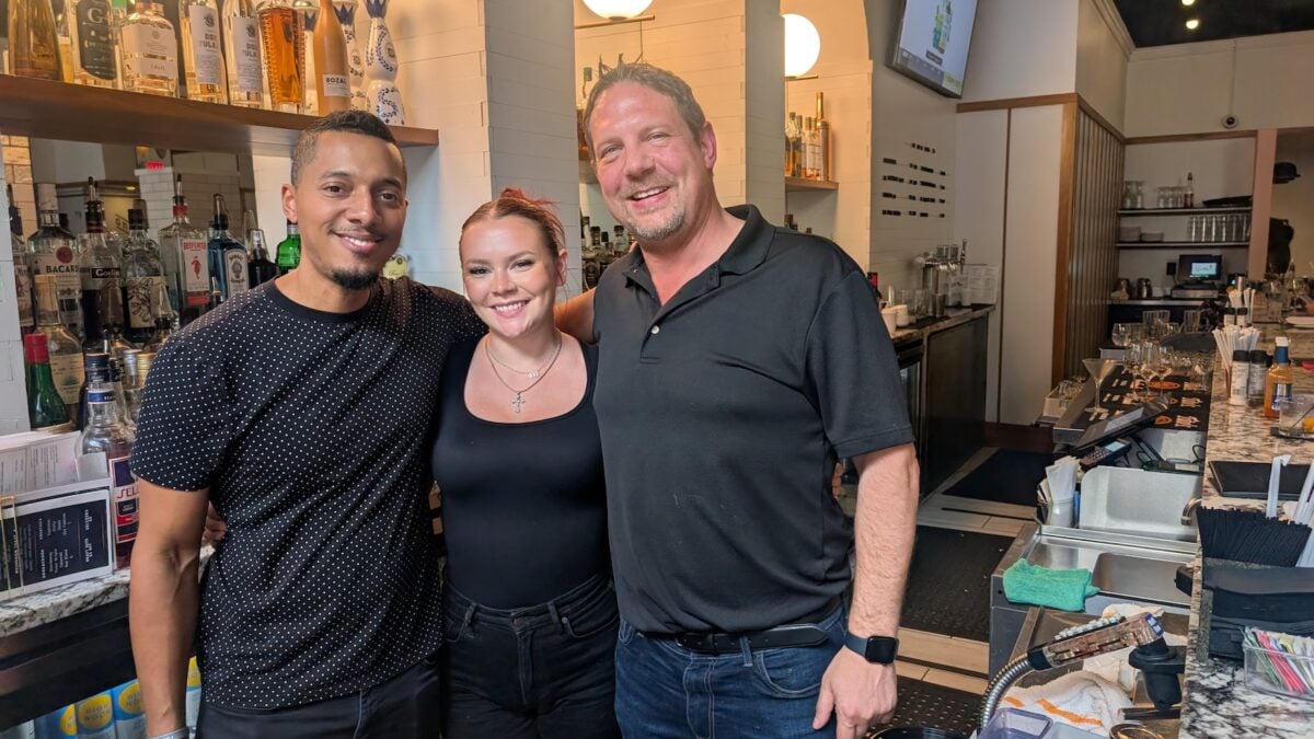 حكاية ثلاثة عمال في صباح يوم جديد.. قصة مميزة مع منظمة العفو الدولية لعام 2025