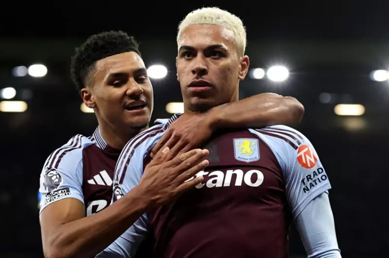 خطة أستون فيلا لتجديد عقد نجمه والحفاظ عليه حتى 2025