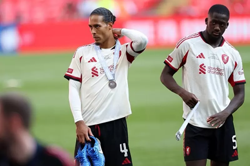 جولة صباحية أوروبية.. فان دايك يُقدم طلبًا.. تير شتيجن يوجه رسالة.. والبحث عن بديل إيسكو في 2025