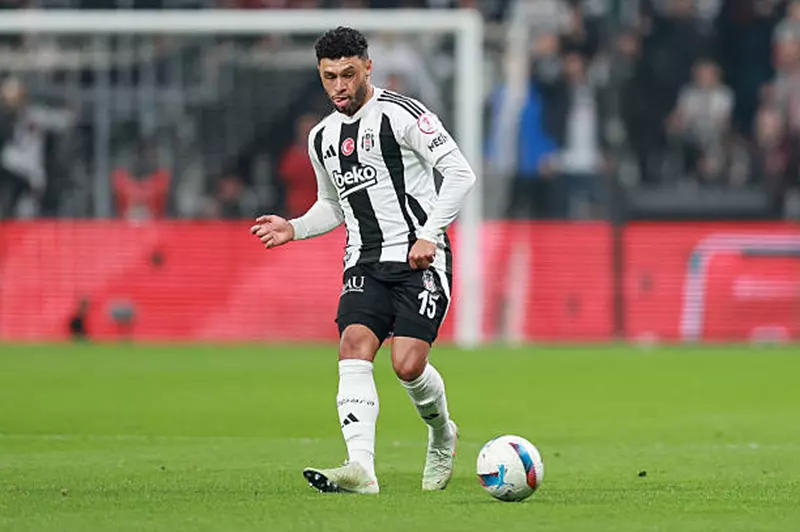 عروض متعددة في الانتظار.. تشامبرلين يرحب بفكرة العودة للبريميرليج عام 2025