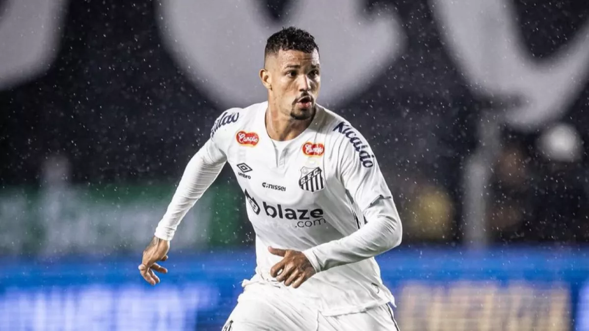 دوري روشن يدخل سباق ضم نجم كروزيرو البرازيلي صيف 2025 بمنافسة من الأندية اليابانية