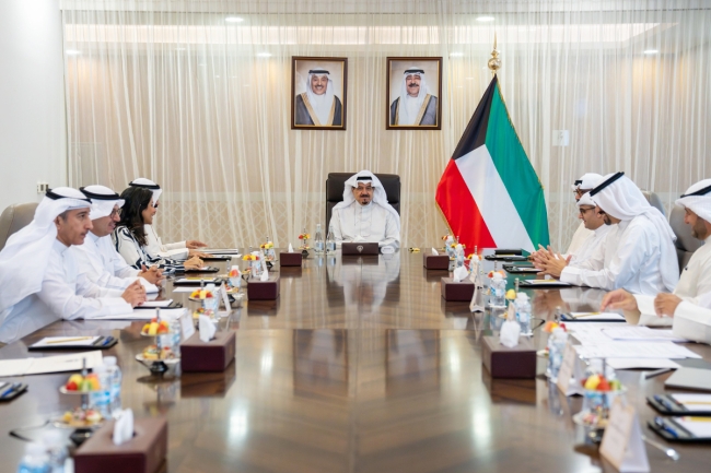 رئيس الوزراء يؤكد أهمية دراسة تأثير المشاريع التنموية المستقبلية على الاقتصاد والبيئة في عام 2025