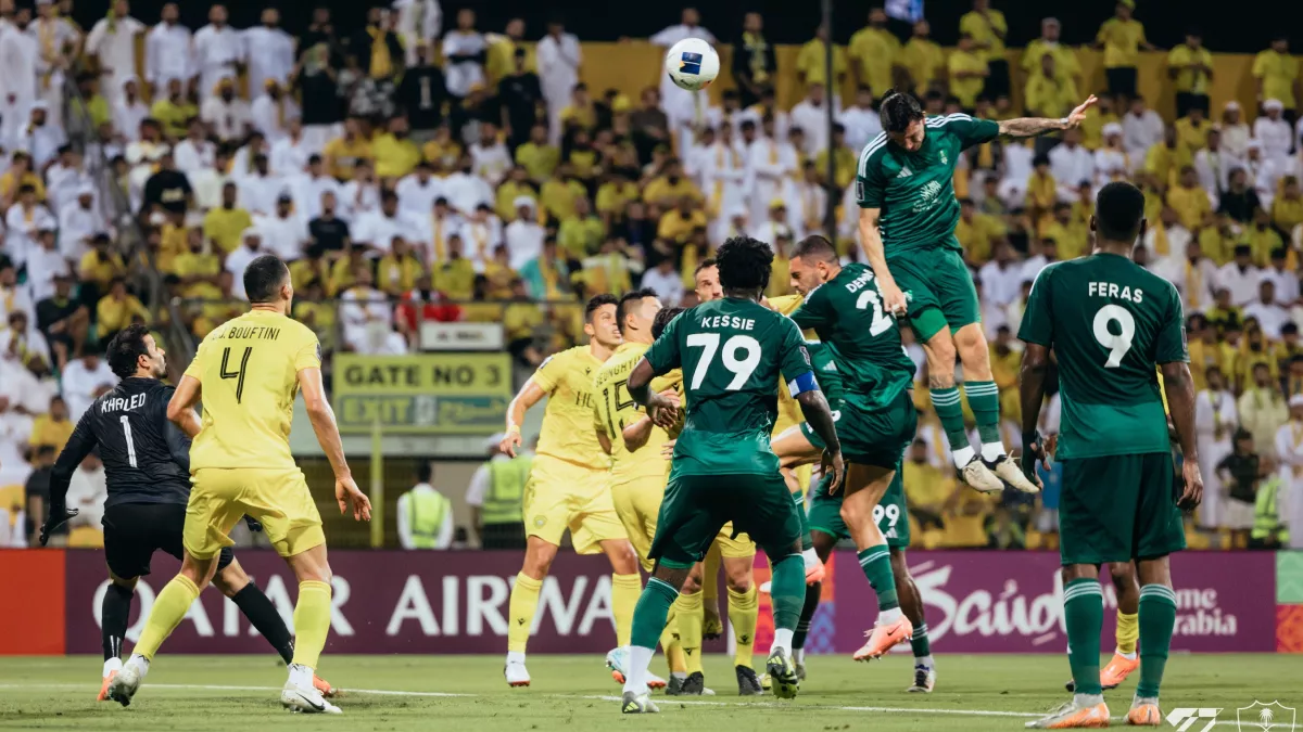 ضربة موجعة للأهلي.. غياب نجم الدفاع عن مواجهة الشباب