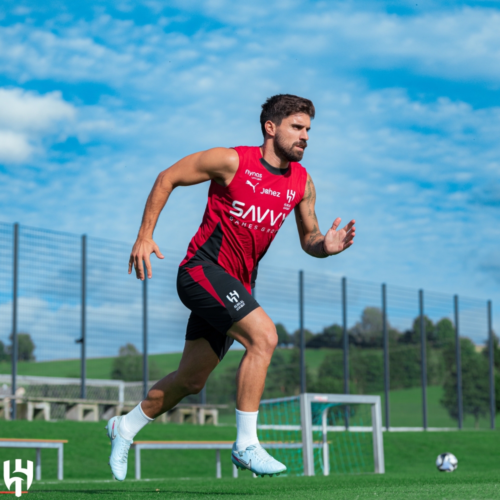 روبن نيفيز ينضم إلى معسكر الهلال في ألمانيا استعداداً لموسم 2025