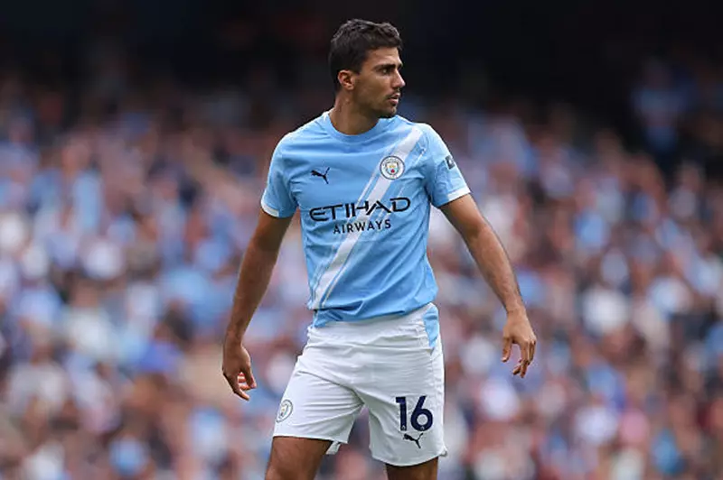 جوارديولا يكشف عن معاناة رودري من آلام في الركبة