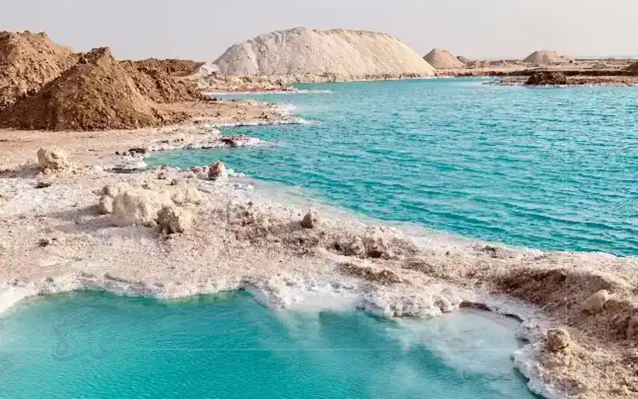 روعة المناظر الطبيعية على شواطئ مدينة الوجه تأسر القلوب في قلب البحر الأحمر 2025