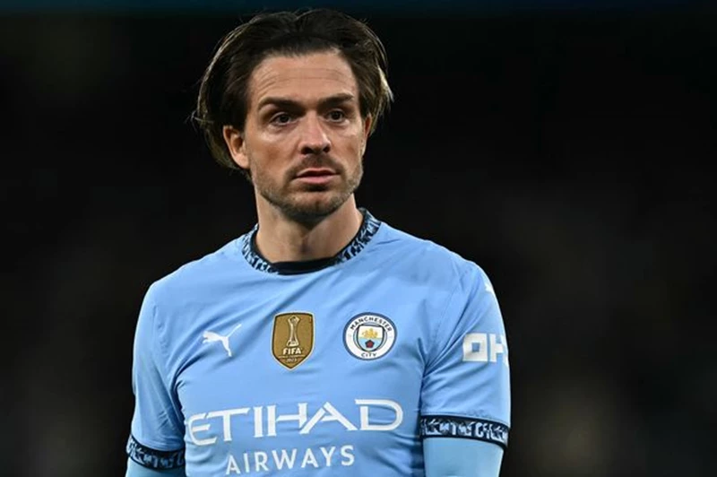 رومانو يكشف.. جريليش على أعتاب الانضمام لإيفرتون معارًا في 2025