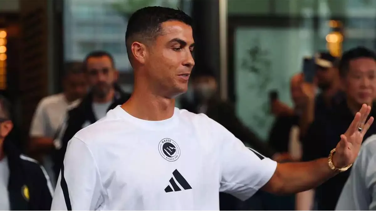 رونالدو يشعل الأجواء بتفاعله مع الجماهير قبل نهائي السوبر السعودي 2025.. شاهد الفيديو