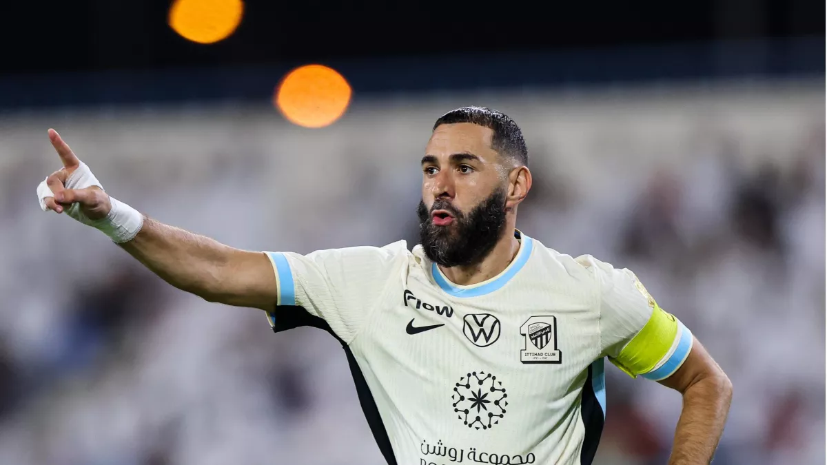 تعرف على قرار بنفيكا النهائي بشأن ضم بنزيما في ميركاتو شتاء 2025 حسب تصريحات مورينيو