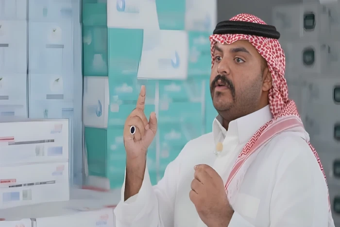 شاهد بالفيديو.. رجل أعمال يكلّف عاملاً غير نظامي بإدارة متجره لشهر فيفاجأ بما حدث بعد أيام