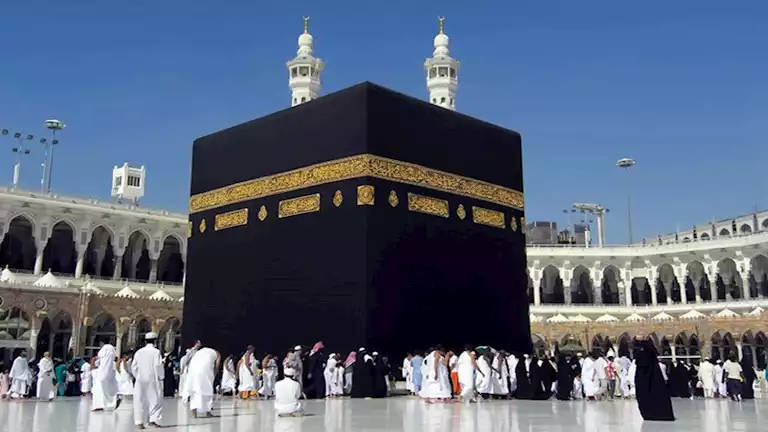 شركات السياحة تواجه تحديات جديدة بعد سماح السعودية باستخراج تأشيرة العمرة دون وسيط في 2025