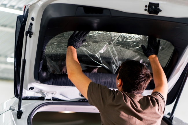 شروط تظليل زجاج السيارات لعام 2025 حسب قرار وزارة الداخلية