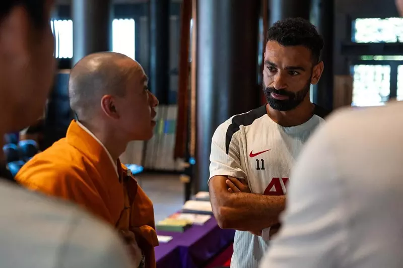 صلاح يبهر في الاستعدادات للموسم الجديد 2025 وزيارة مؤثرة لمعبد إيكوين