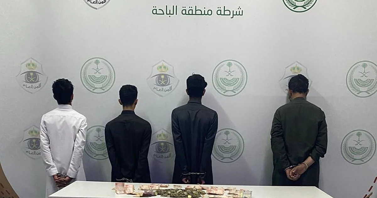 ضبط 4 متهمين بسرقة أجهزة كهربائية في العقيق من قبل شرطة الباحة خلال 2025