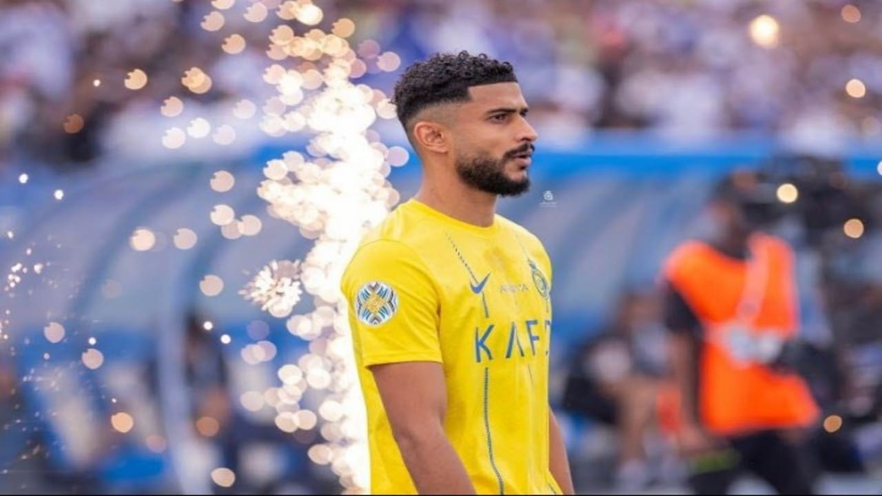 عبدالإله العمري يشعل مواقع التواصل بردة فعله عقب هدف النصر أمام الاتحاد