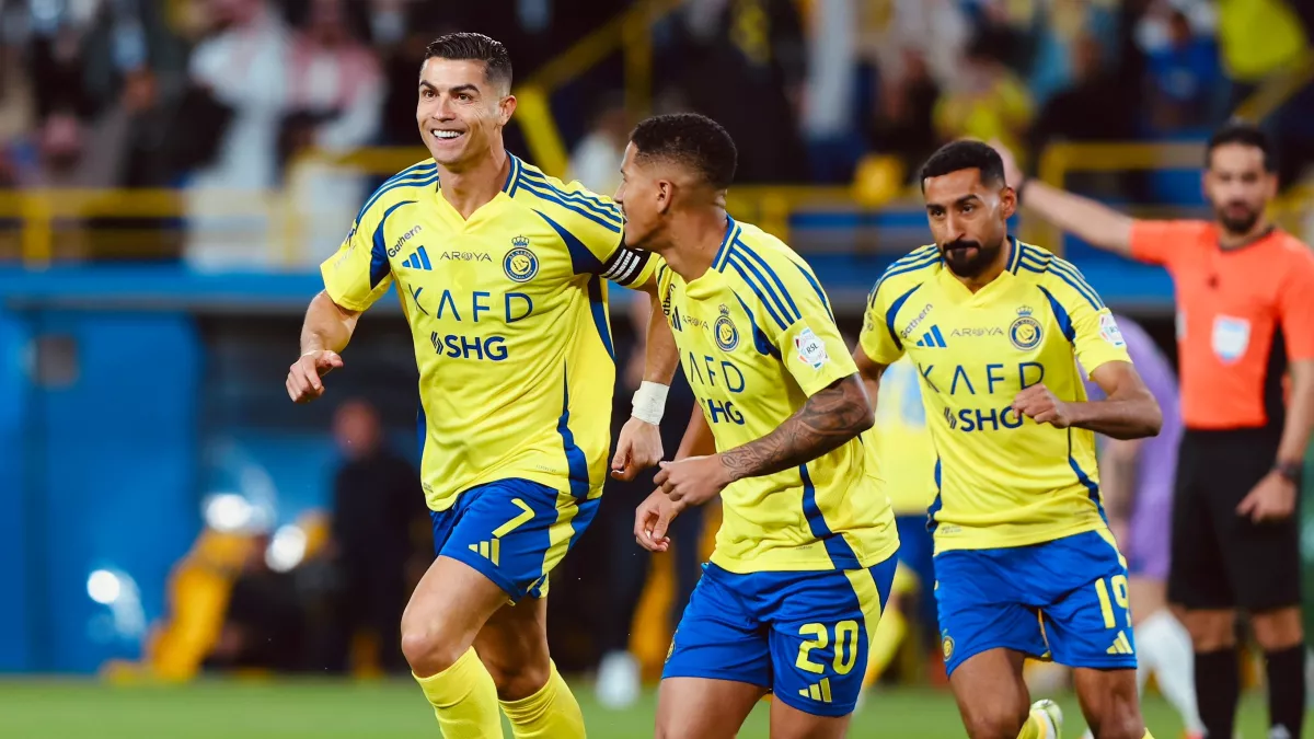 أسطورة النصر يدعو إلى الاستغناء العاجل عن المحترفين.. صدمة قوية تهز النادي في 2025