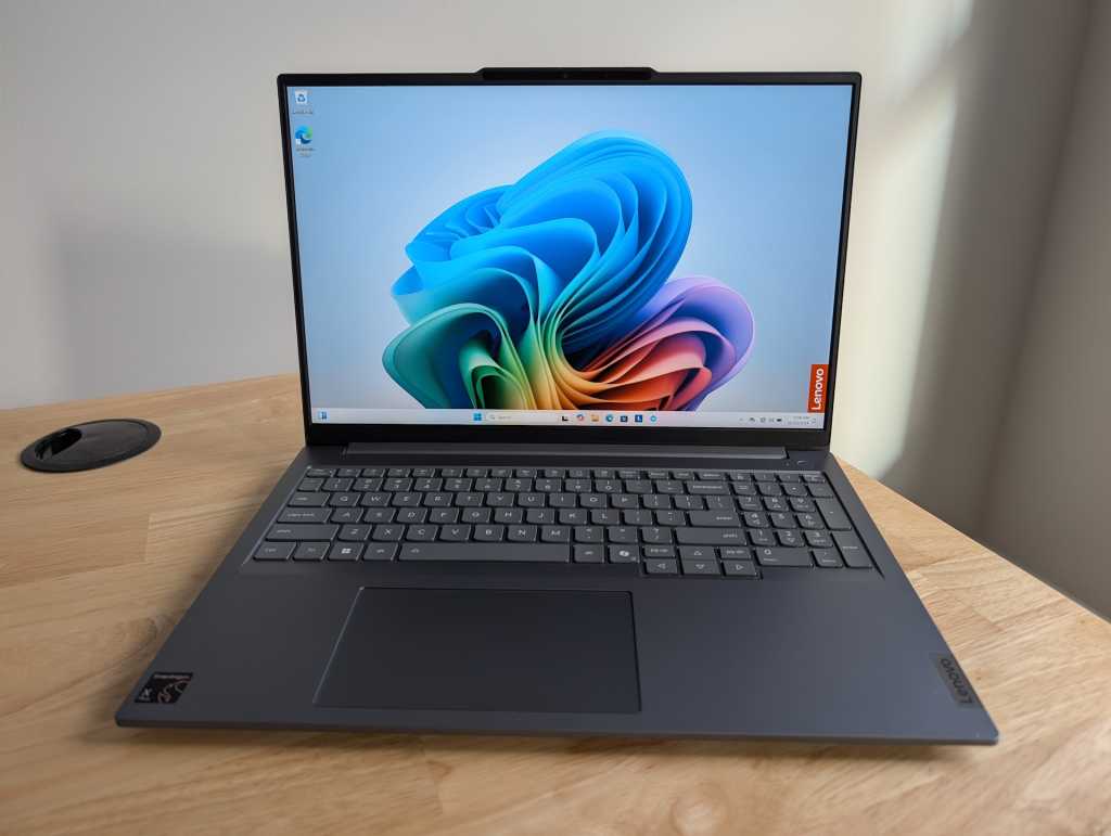 عرض مذهل على كمبيوتر محمول يعمل بمعالج Snapdragon بعمر بطارية مذهل مقابل 499 دولار فقط في 2025