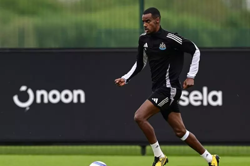 مدرب نيوكاسل يوضح موقف إيزاك من التدريبات ويشدد.. يجب التصرف السليم