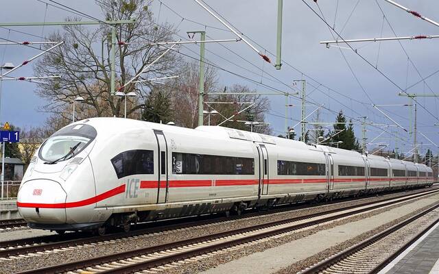 عودة القطارات للعمل على أحد أهم خطوط السكك الحديدية في ألمانيا بعد حرائق 2025