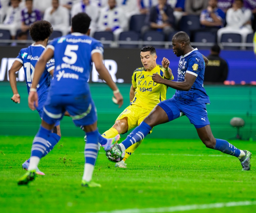 غياب ثلاث لاعبين بارزين عن مواجهة الهلال والنصر في دوري روشن السعودي 2025