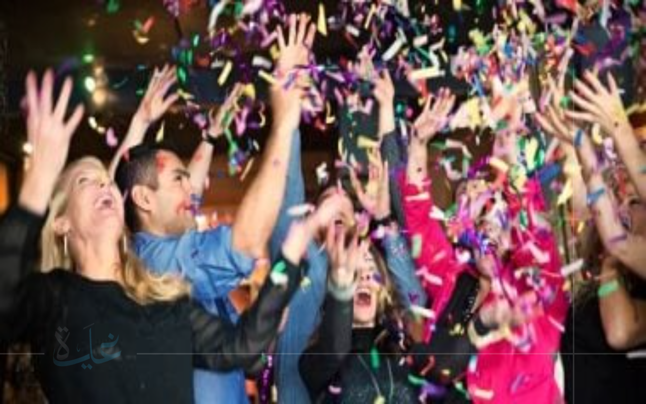 فرحة قبول جامعي تتحول إلى احتفال جماعي لفتاة في 2025