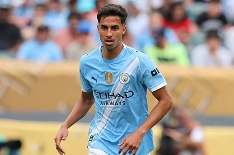 إعلان رسمي من مانشستر سيتي.. انتقال مدافعه إلى جيرونا في 2025