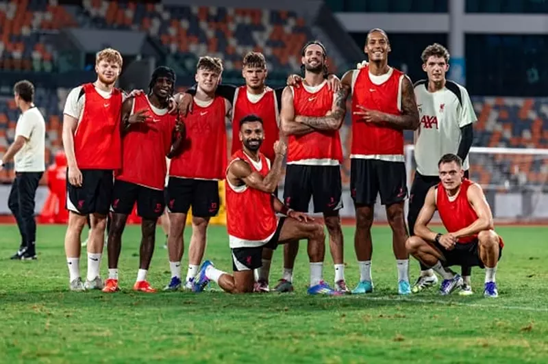 فيرتز يختار رقم دياز ويحدث تغييرات بين أرقام قمصان لاعبي ليفربول لموسم 2025 (صور)