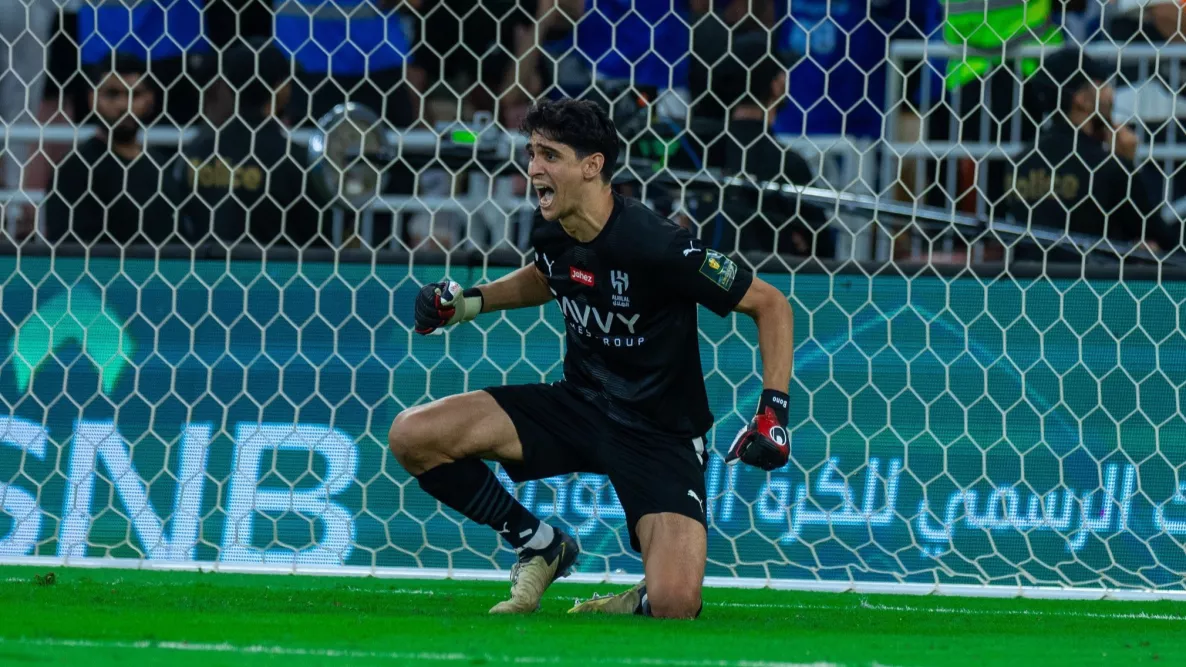 الهلال يواجه خياراً صعباً في 2025 بعد مشاركة ياسين بونو في كأس أمم أفريقيا