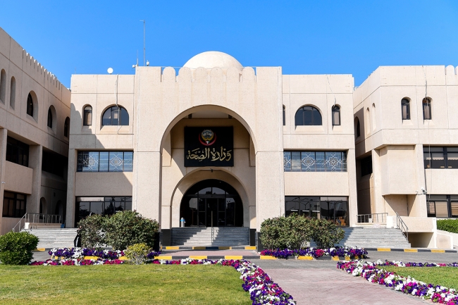 قيود جديدة في 2025.. توقف تقديم خدمات مستشفيات ومراكز الصحة للزائرين وحاملي التأشيرات المؤقتة