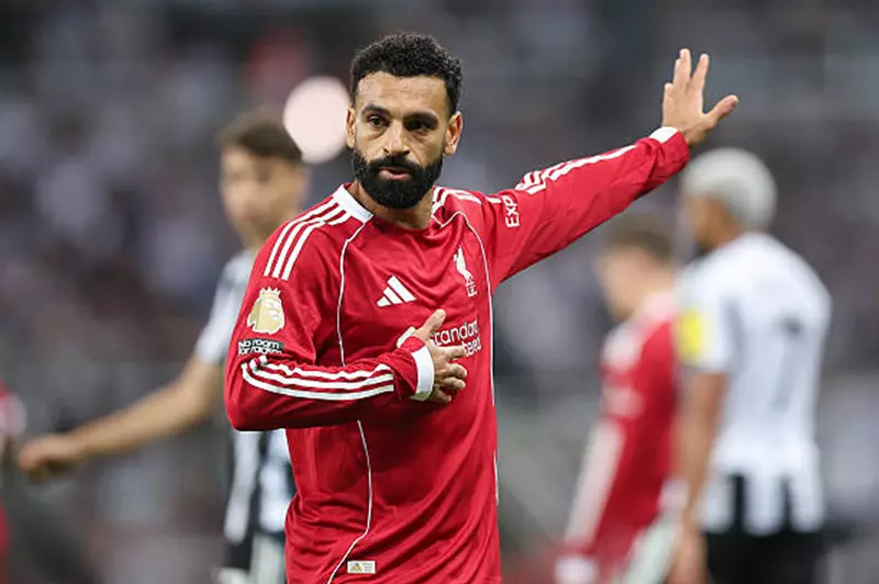 كاراجر يواصل هجومه على صلاح في ليفربول لعام 2025
