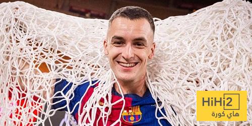 كاسادو يقرر الرحيل عن برشلونة في 2025