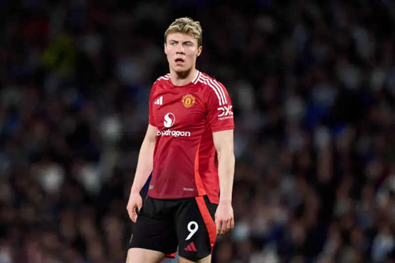 هويلوند يبدي استعداداً للانتقال إلى ميلان بحسب تقارير عام 2025