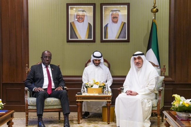 لقاء يجمع رئيس الوزراء بالإنابة ووزير خارجية أنتيغوا وباربودا في 2025