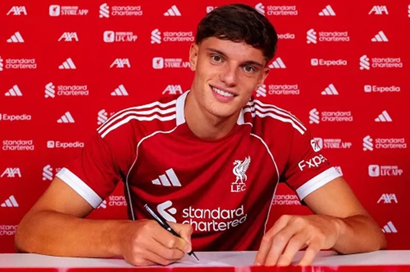 ليفربول يؤكد ضم جيوفاني ليوني بشكل رسمي في 2025