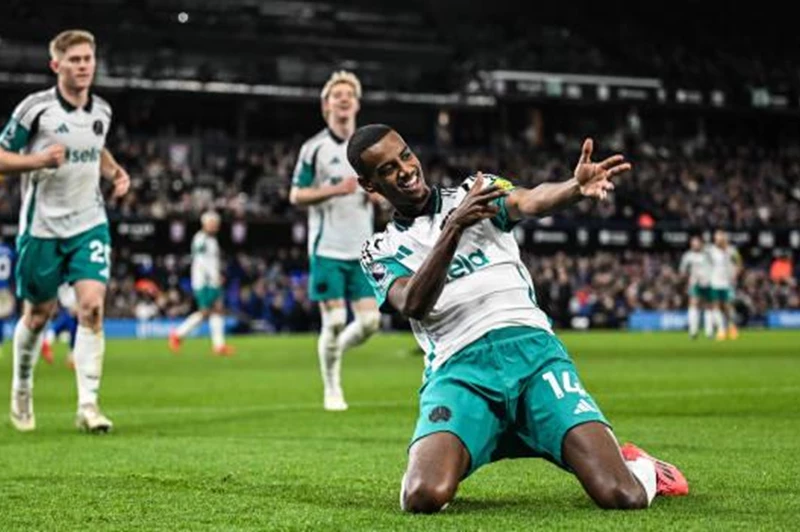 ليفربول يستعد لتقديم عرض قوي لضم إيزاك في الفترة المقبلة