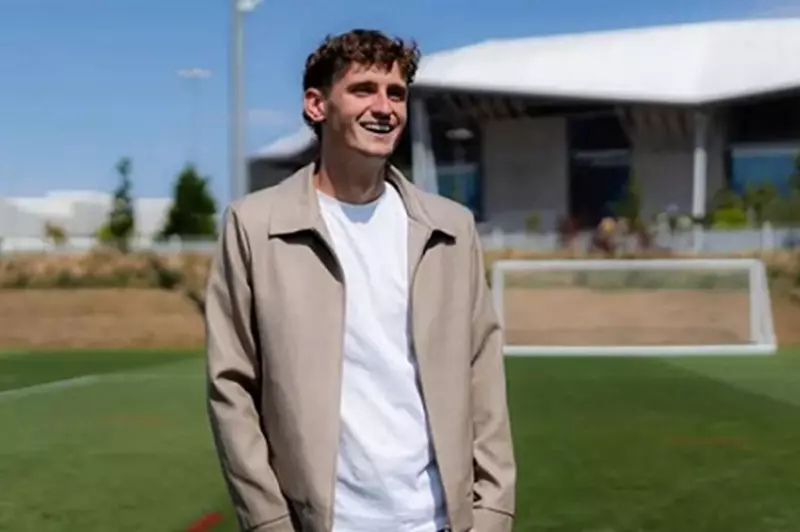 ليون يضم مورتون من ليفربول لتعزيز تشكيلته في صيف 2025