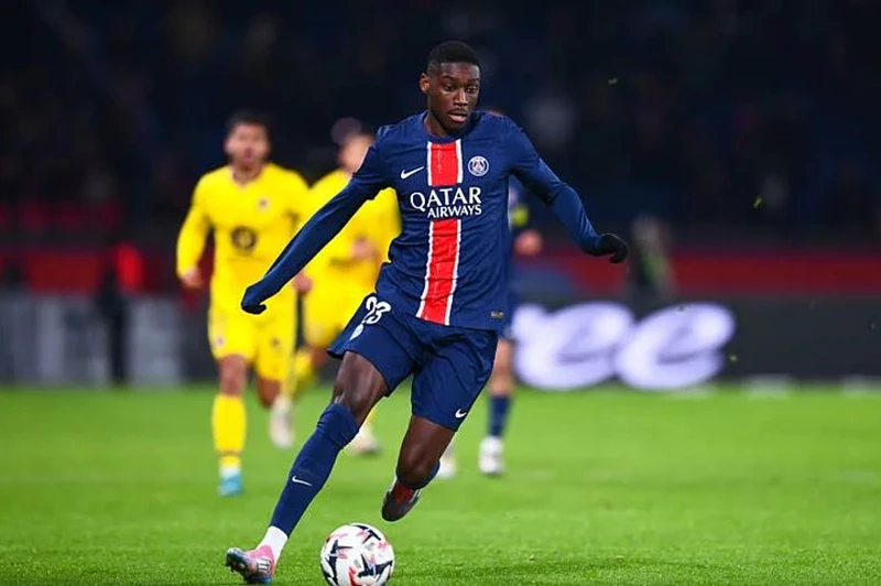 مباحثات.. توتنهام يسعى لضم مواني في صيف 2025